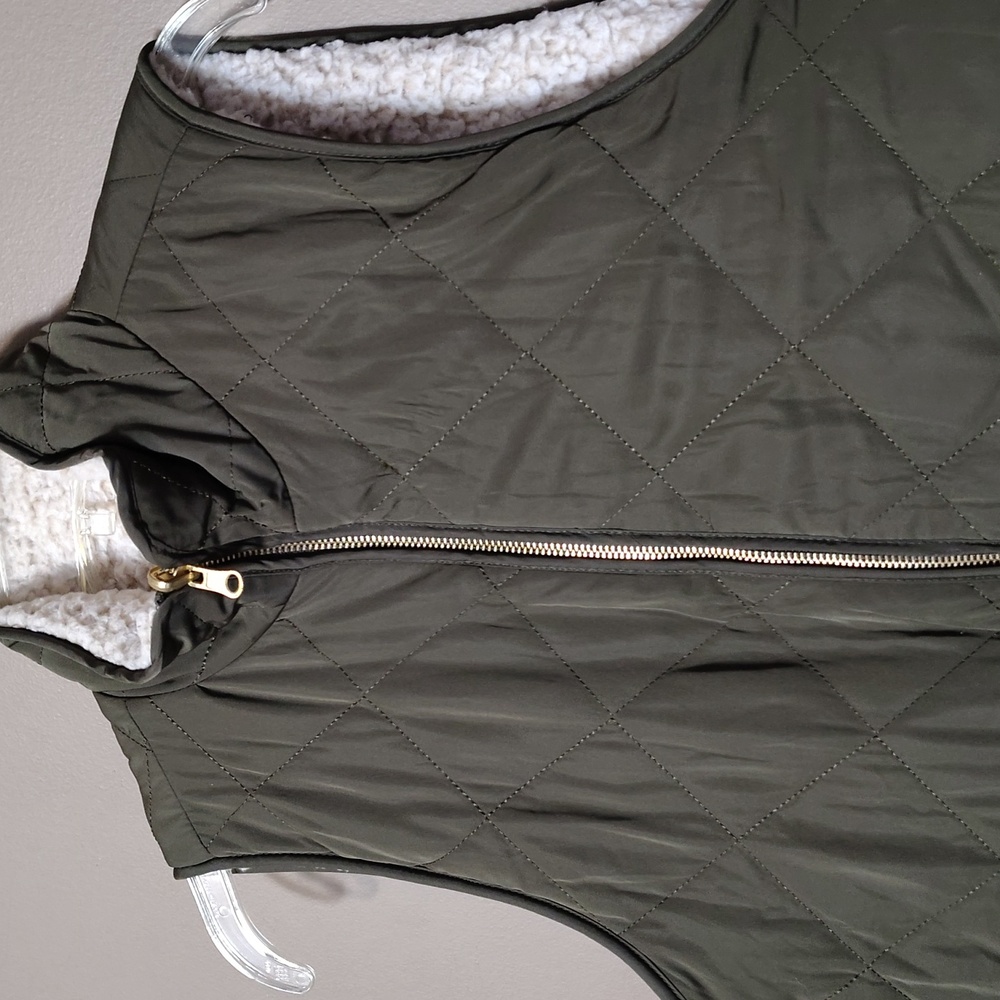 Love Tree Dark Green/Cream Faux Fur Reversible Puffer Vest Size M - Picture 3 of 9